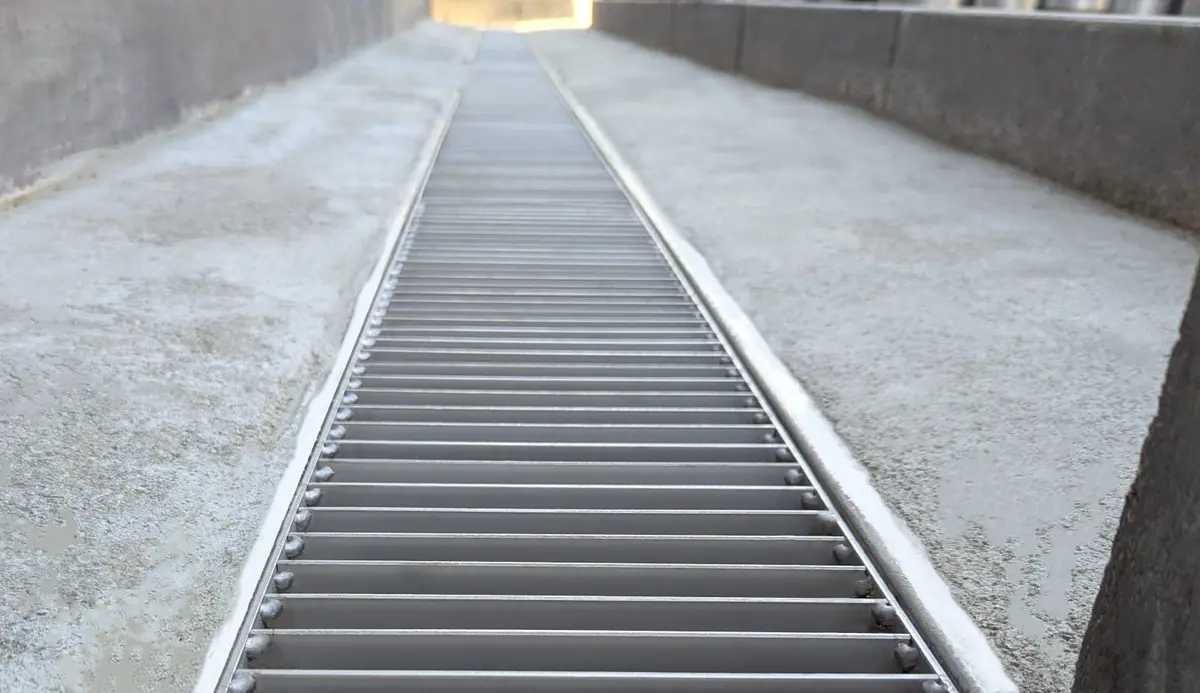 Afvoerkanaal van roestvrij staal met ladderdeksel voor openbare ruimtes